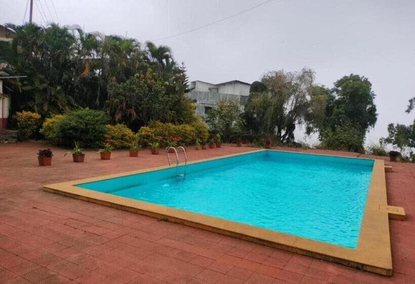 Номер Стандарт Вид на Бассейн, The Dhanhills   A Valley View Hotel In Panchgani
