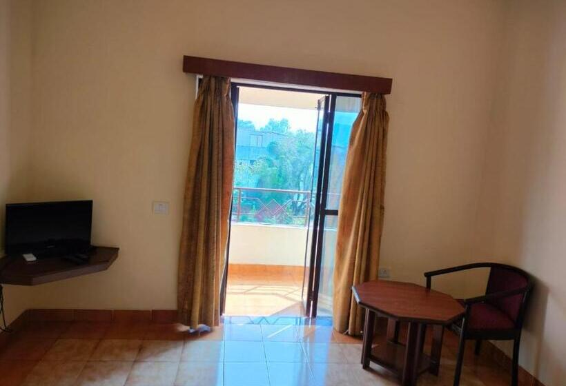 Номер Deluxe Вид на Бассейн, The Dhanhills   A Valley View Hotel In Panchgani