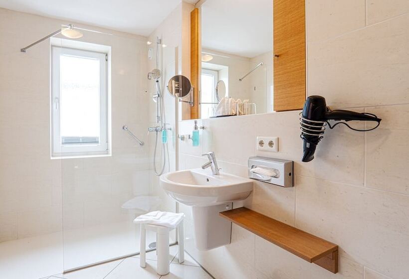 Standardzimmer mit seitlichem Meerblick, Das Ahlbeck Hotel & Spa