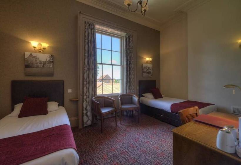 Quarto Estandar, The Elms