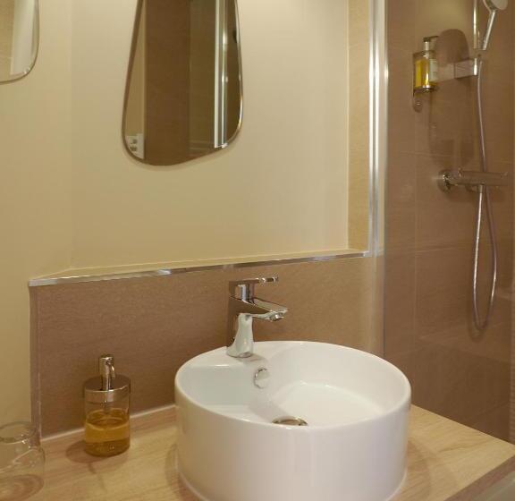 4인용 스탠다드 룸, Logis Hôtel Du Belvédère