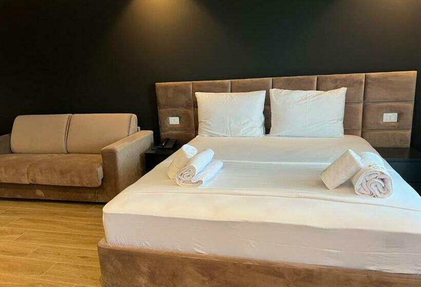 발코니가 있는 4인용 스탠다드 룸, Leon   Beach Front