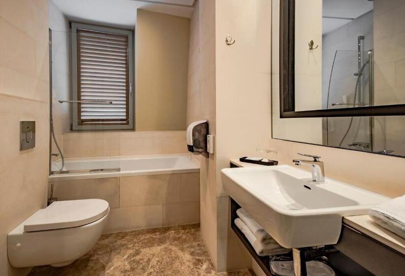 اتاق استاندارد, Residence