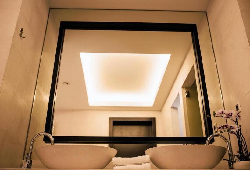 سوییت جونیور لوکس, Residence