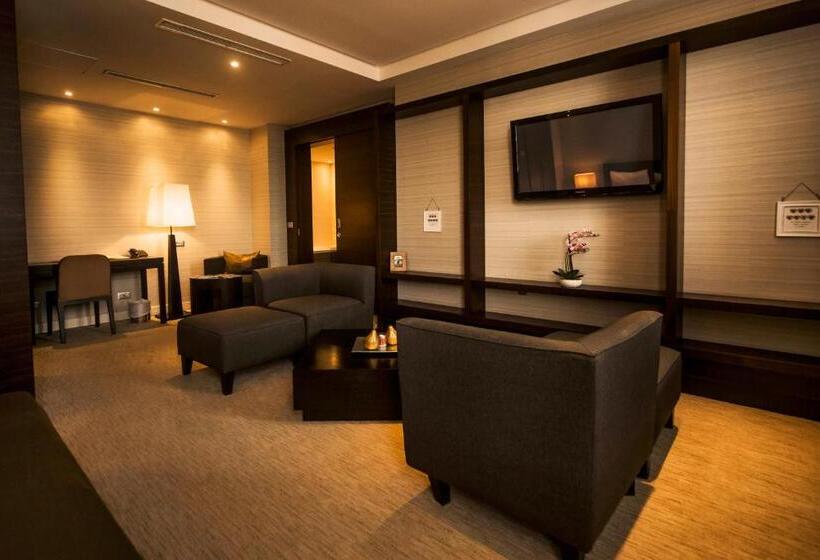 سوییت جونیور لوکس, Residence