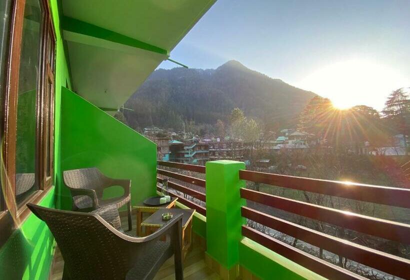 스탠다드 발코니 룸, The Royal Orchard Kasol