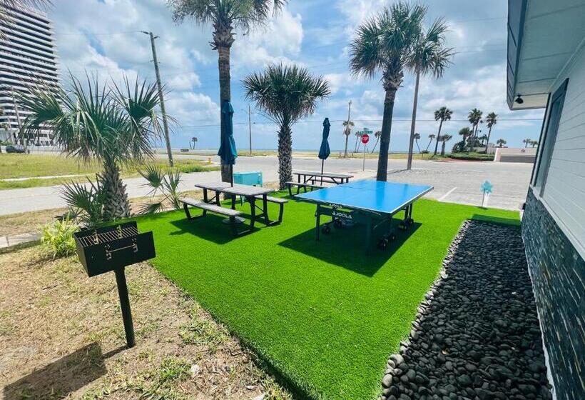 استودیو استاندارد با تخت کینگ, 1915 Beach Club