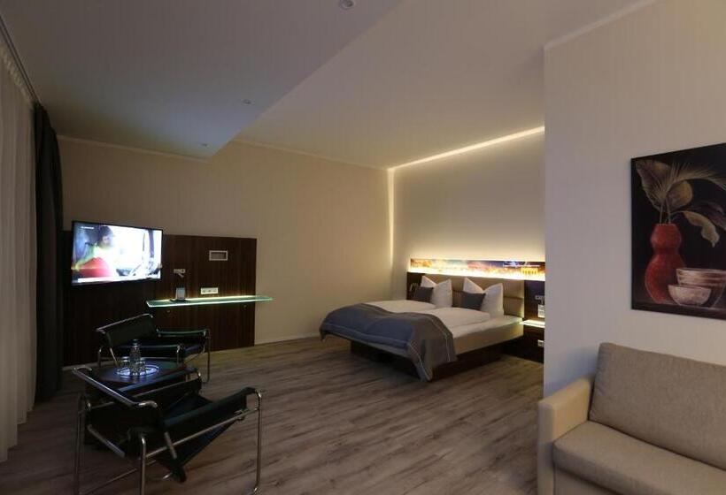 Номер Deluxe, H24 Hoteltow