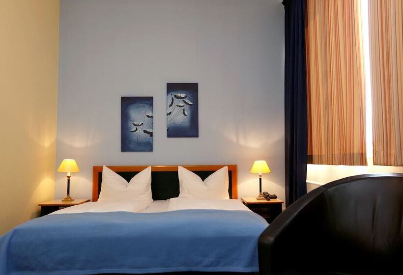 Номер Стандарт, H24 Hoteltow