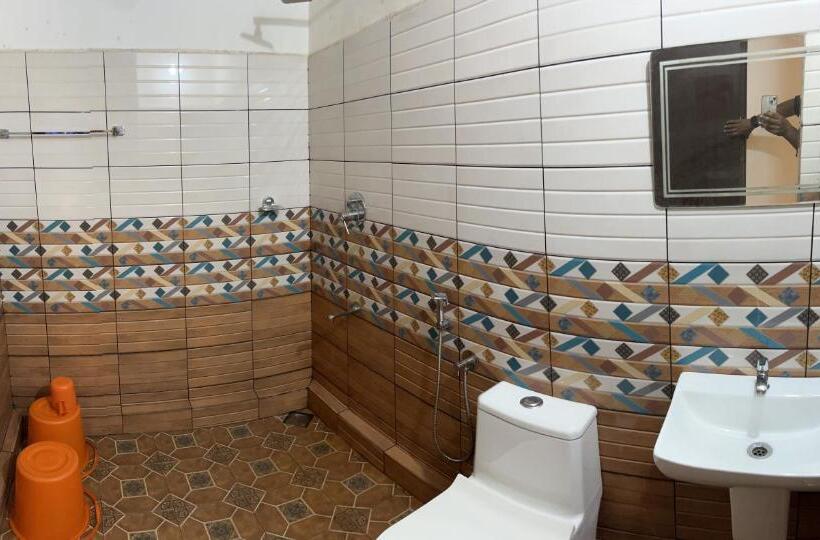 Номер Стандарт, Dakshinakasi Guest House