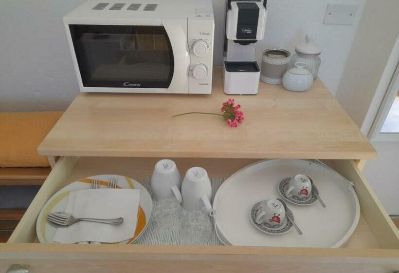 اتاق استاندارد, La Restanza
