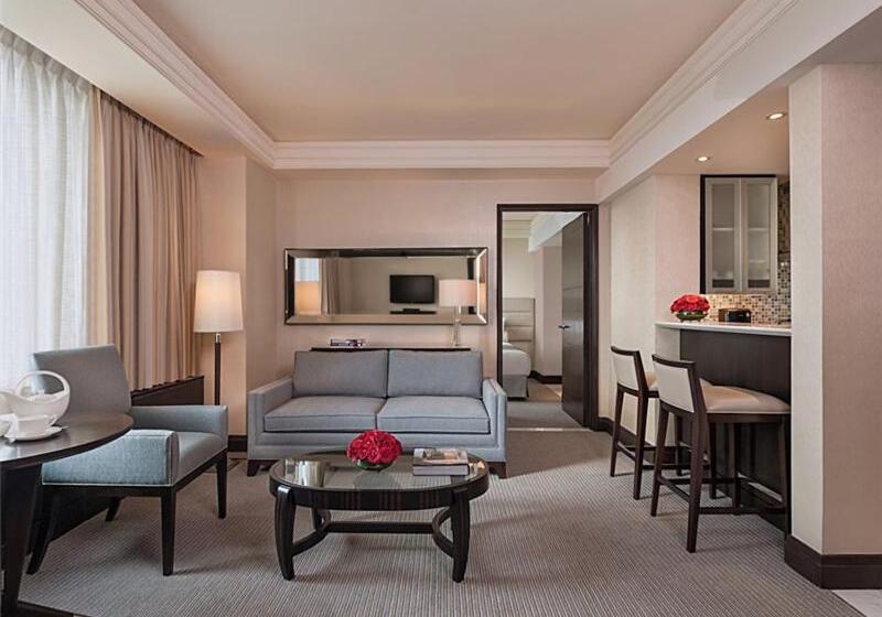 سوییت, Crimson Hotel Filinvest City, Manila