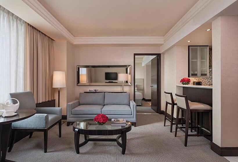 سوییت, Crimson Hotel Filinvest City, Manila