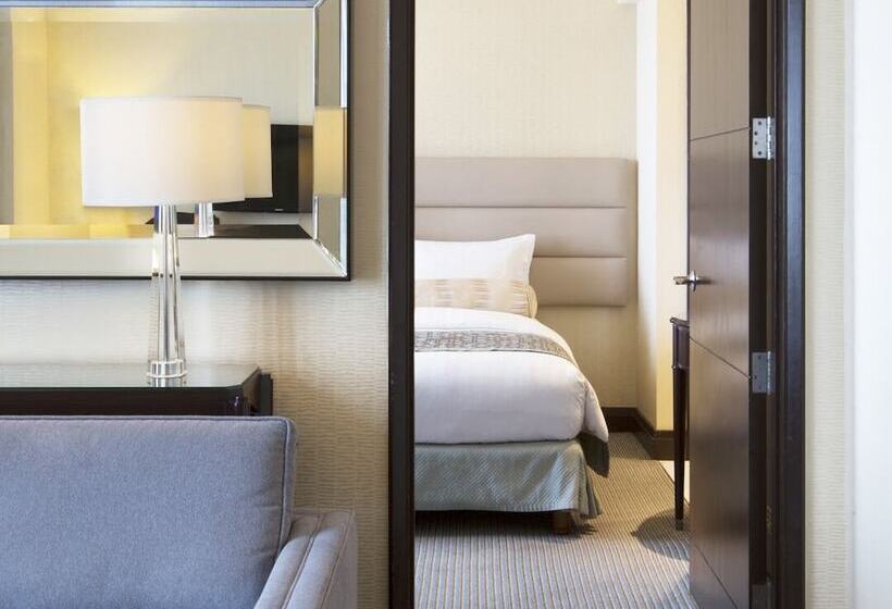 سوییت, Crimson Hotel Filinvest City, Manila