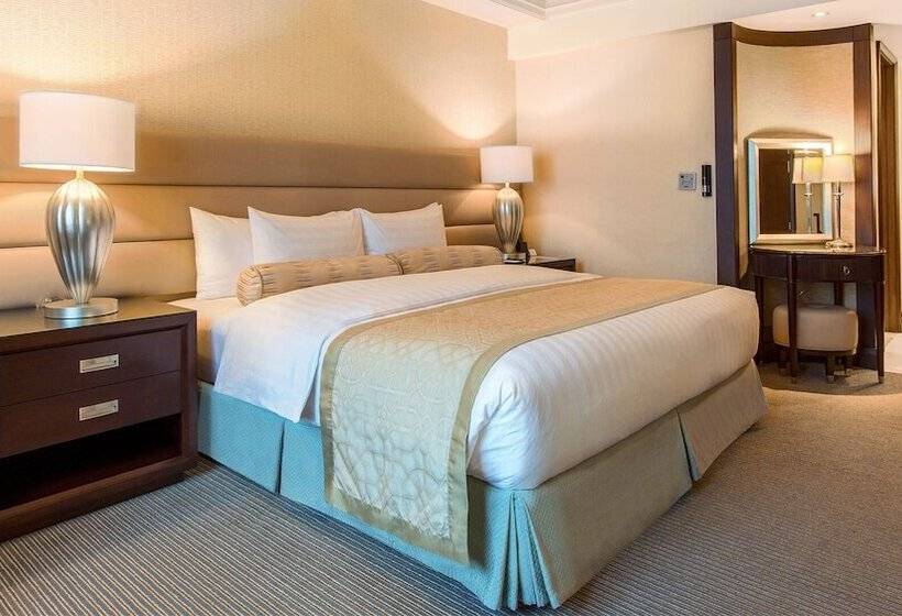 سوییت, Crimson Hotel Filinvest City, Manila