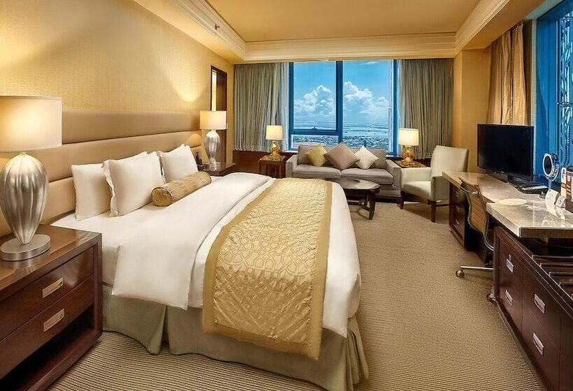 اتاق اجرایی, Crimson Hotel Filinvest City, Manila