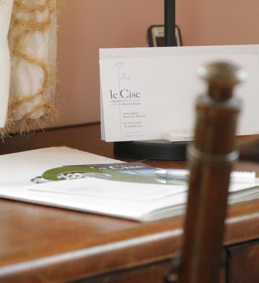 سوییت جونیور با چشم‌انداز دریا, The Originals Hôtel Le Cise Restaurant Chambres Et Suites