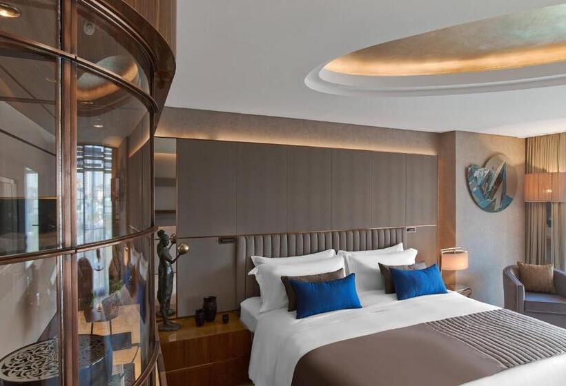 Deluxe Room King Size Bed, The St. Regis Istanbul