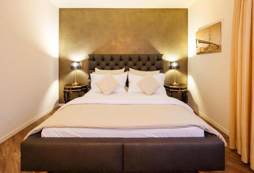 سوییت جونیور, Business Hotel First