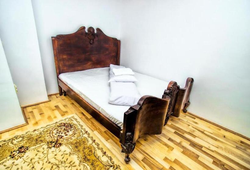 سوییت لوکس, Coroana Moldovei
