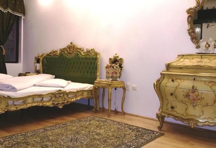 اتاق لوکس, Coroana Moldovei