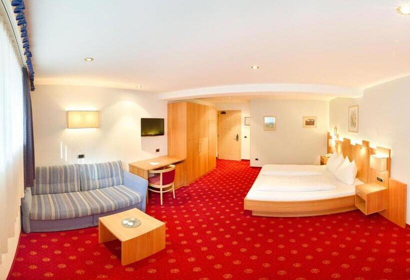 Четырехместный Номер Стандарт с Балконом, Granpanorama Hotel Stephanshof