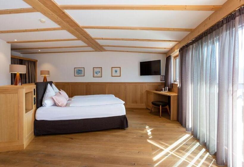 Люкс Вид на Горы с Террасой, Granpanorama Hotel Stephanshof