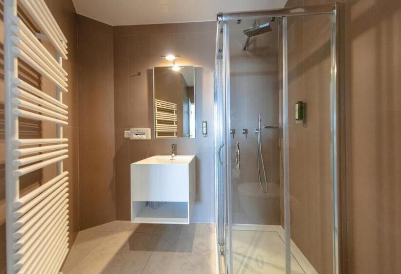 اتاق استاندارد, La Rouvenaz