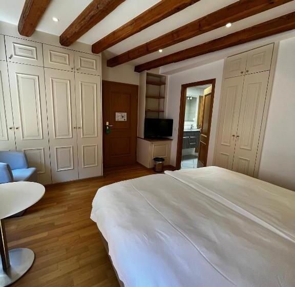 اتاق سوپریور, La Rouvenaz
