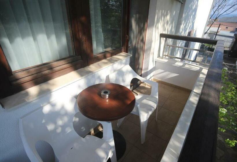 اتاق استاندارد با بالکن, Guest House Yanita