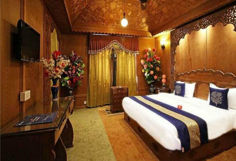 اتاق استاندارد با تخت بزرگ, Calm Holiday Inn
