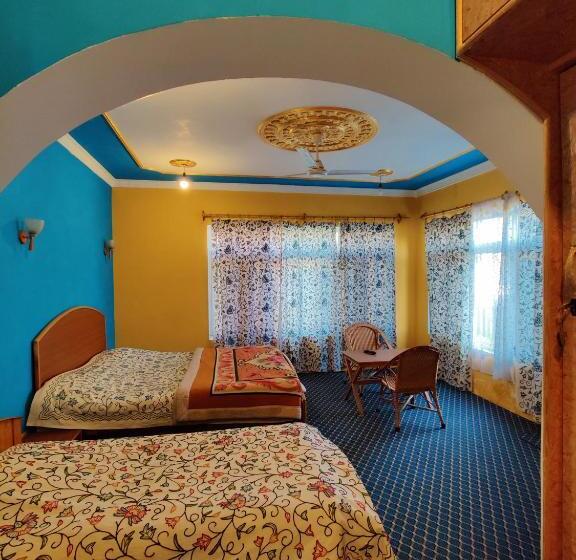 اتاق استاندارد با تخت بزرگ, Calm Holiday Inn