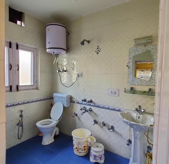 اتاق استاندارد با تخت بزرگ, Calm Holiday Inn