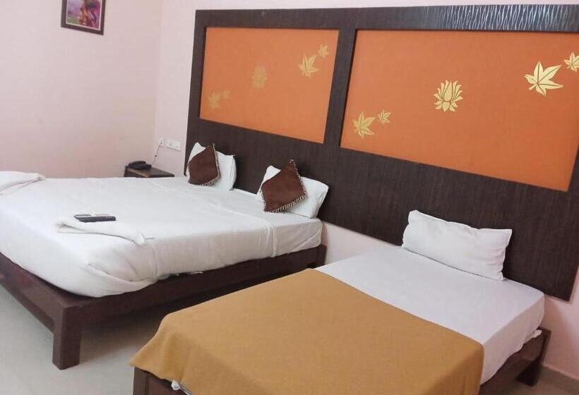 豪华三人间, Grand Jp Inn Near 2 Km From Gundlupet Bus Stand