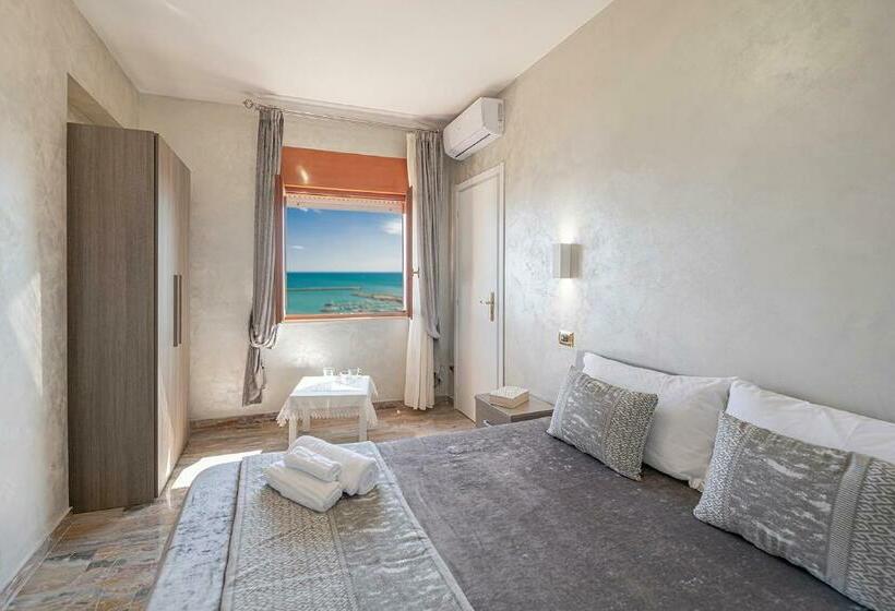 اتاق لوکس با چشم‌انداز دریا, Domus Aurea