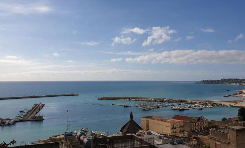 اتاق استاندارد با تخت بزرگ, Domus Aurea