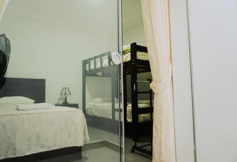 اتاق استاندارد سه نفره, Hospedaje El Velero