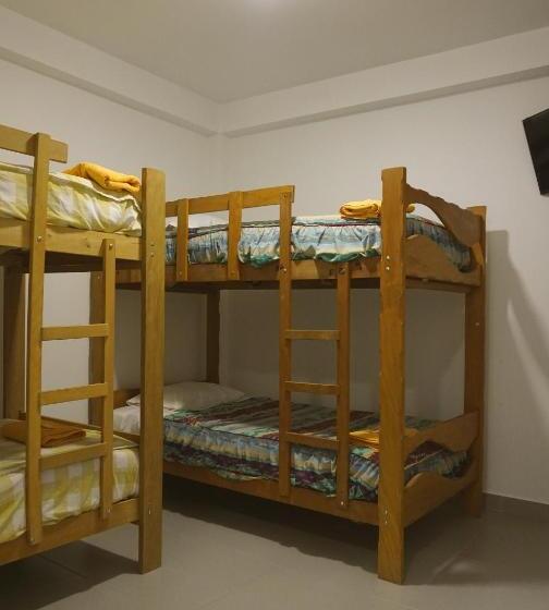اتاق استاندارد چهار تخته, Hospedaje El Velero