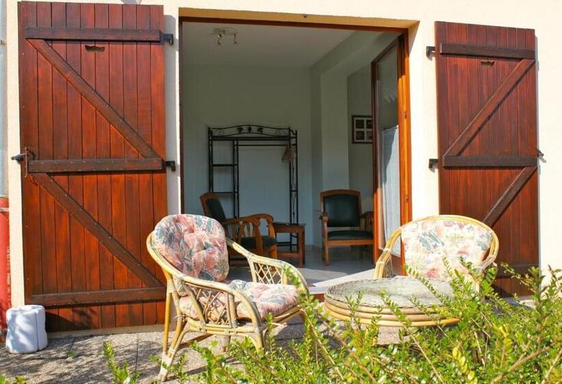 Номер Комфорт, Hôtel Restaurant Domaine De Basil
