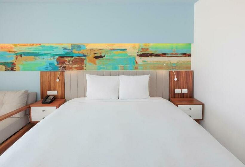 キングサイズベッドのデラックスルーム, Courtyard By Marriott Mazatlan Beach Resort
