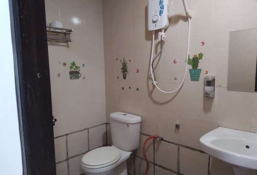 اتاق استاندارد سه نفره, Spot On 90439 Lh Home