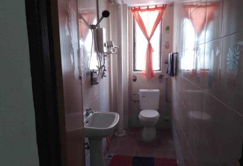 اتاق استاندارد سه نفره, Spot On 90439 Lh Home