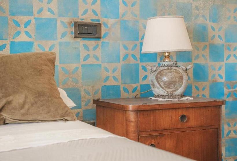 اتاق لوکس با چشم‌انداز دریا, La Casa Nel Borgo