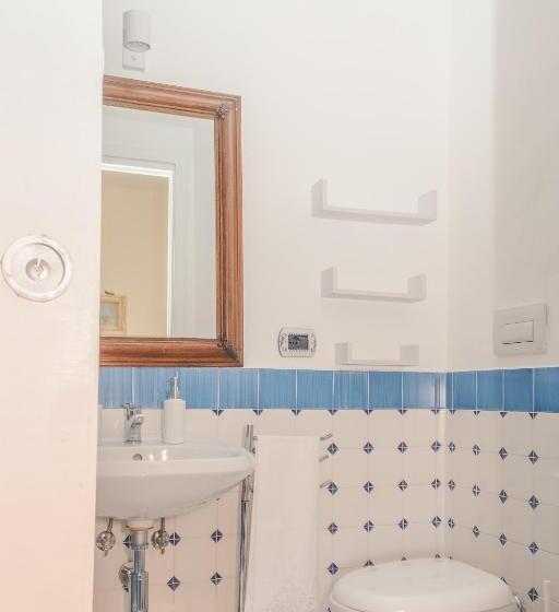 اتاق لوکس, La Casa Nel Borgo