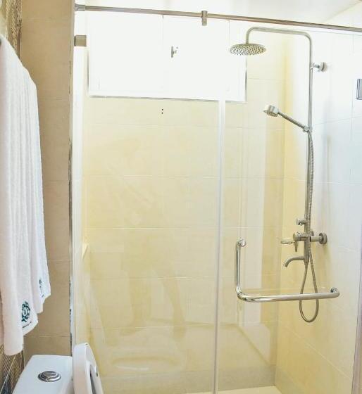 اتاق سوپریور, The Warwick Hotel, Nanyuki Kenya