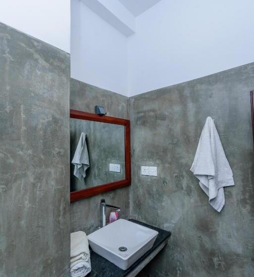 اتاق استاندارد با بالکن, Villa Guru Hikkaduwa