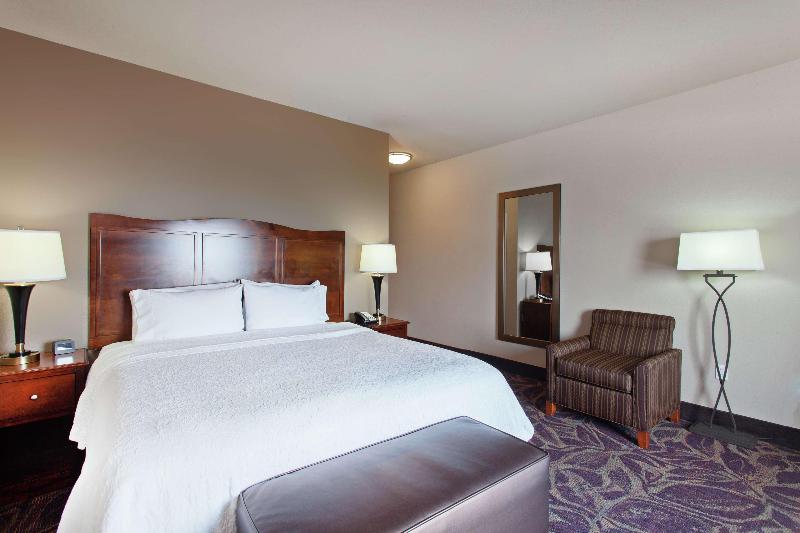 带大床的标准间, Hampton Inn Seattle/everett