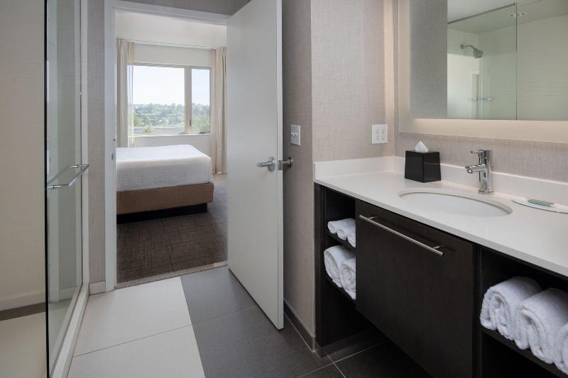 带大床的标准工作室, Residence Inn By Marriott Portland Downtown/pearl District