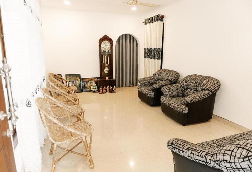 اتاق استاندارد, Summer Time Hiriketiya