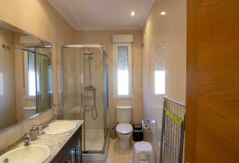 דירת שלושה חדרים, Apartamento Paris